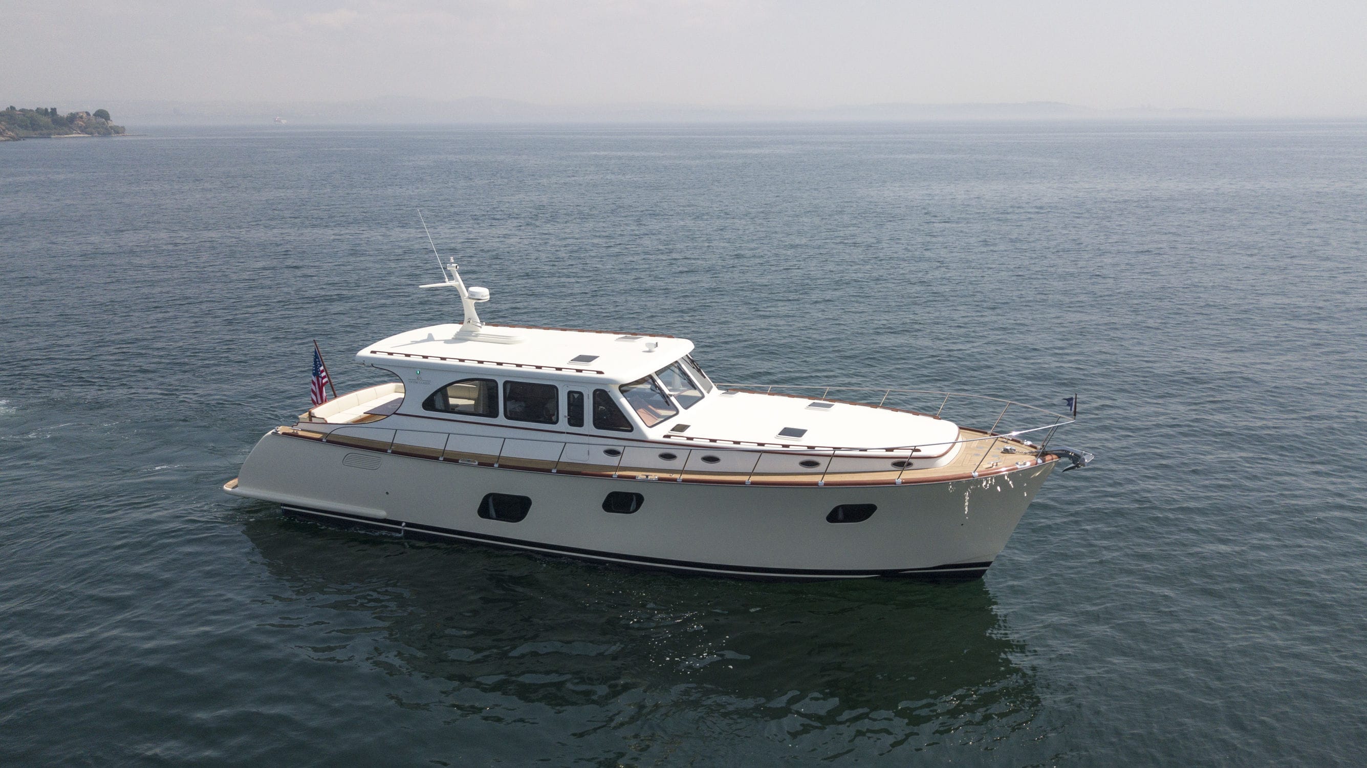 Motor yacht traditionnel lobster hard top à fly 65 Vicem