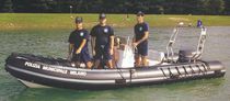 Bateau pneumatique hors-bord / semi-rigide...