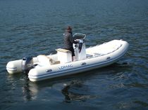 Bateau pneumatique hors-bord / semi-rigide...