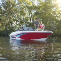 Runabout hors-bord / bow-rider / à double...