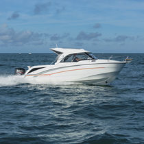 Cabin-cruiser hors-bord / à cockpit fermé...