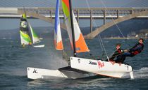 Catamaran de sport de régate / de loisir...