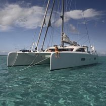 Catamaran / de croisière / cockpit ouvert...
