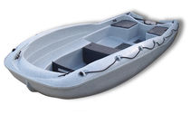 Barque hors-bord / rotomoulée