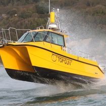 Cabin-cruiser catamaran / hors-bord / bi-moteur...