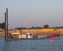 bateau de travail : drague avec pieux d'ancrage 670 Ellicott Dredges