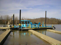 bateau de travail : drague avec pieux d'ancrage 460 SL 10" Ellicott Dredges