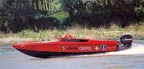 bateau offshore hors-bord OFF LIMIT 2 D&eacute;cision