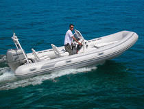 bateau pneumatique : annexe semi-rigide am&eacute;nag&eacute;e (hors-bord, &agrave; console lat&eacute;rale) RAIDER 580 Duarry