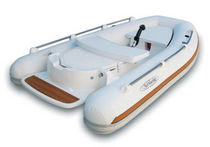 bateau pneumatique : annexe semi-rigide am&eacute;nag&eacute;e (hydrojet, &agrave; console centrale)  Aermarine