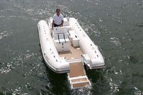 bateau pneumatique : annexe semi-rigide am&eacute;nag&eacute;e (hydrojet, &agrave; console lat&eacute;rale) 24 CATAMARAN IO Nautica Ribs