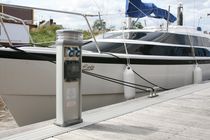 borne &eacute;lectrique pour ponton (avec &eacute;clairage int&eacute;gr&eacute;) STERLING Rollins Marine & Caravan Services