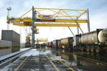 grue pour chantier naval : grue portique  K&uuml;nz