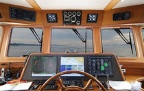 syst&egrave;me de contr&ocirc;le et commande pour yachts et navires  Maretron