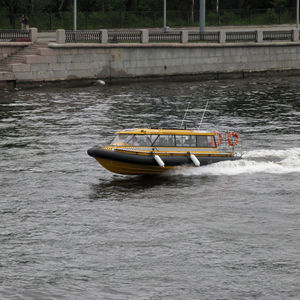 bateau promenade / bateau taxi / bateau touristique / bateau de transport de personnel