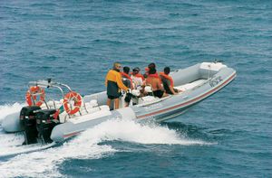 bateau pneumatique hors-bord / semi-rigide" / à console centrale / max. 24 personnes