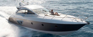 motor-yacht de sport / hard-top / POD IPS / coque planante
