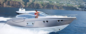 motor-yacht de sport / hard-top / POD IPS / coque planante