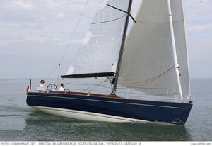 voilier de croisière / cockpit ouvert / double barre à roue