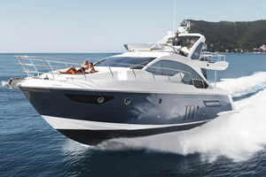 motor-yacht de croisière / à fly / PRV / à déplacement