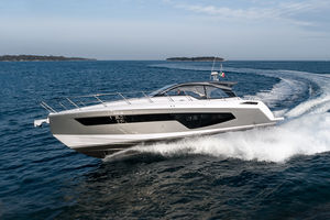 motor-yacht de croisière / hard-top / IPS / PRV