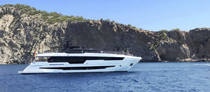 super-yacht de croisière / à fly / PRV / à déplacement