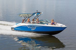 runabout in-bord / bow-rider / de wakeboard / de sport