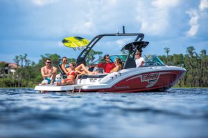 runabout in-bord / à double console / bow-rider / de ski nautique
