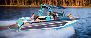 runabout in-bord / bow-rider / de ski nautique / max. 15 personnes