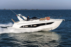 vedette in-bord / open / max. 12 personnes