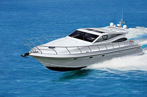 vedette in-bord / hard-top / max. 16 personnes / 3 cabines