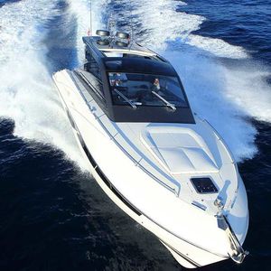 motor-yacht de croisière / hard-top / coque planante / 3 cabines