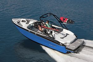 runabout in-bord / à double console / bow-rider / de ski nautique