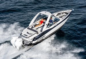 runabout hors-bord / bimoteur / à double console / bow-rider