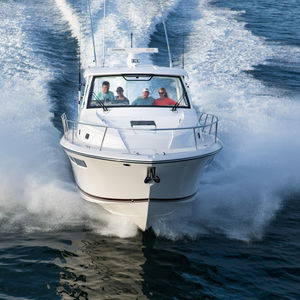 vedette hors-bord / bi-moteur / hard-top / de pêche sportive