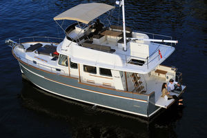 trawler in-bord / à fly
