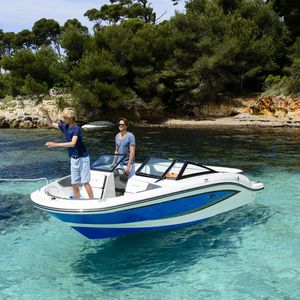 runabout in-bord / à double console / bow-rider / de ski nautique