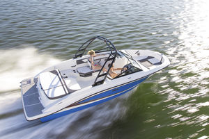 runabout in-bord / bow-rider / max. 12 personnes