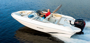 runabout hors-bord / bow-rider / de sport / max. 9 personnes