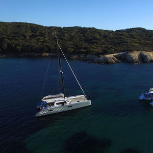catamaran / de croisière / cockpit ouvert / 3 cabines