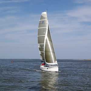 monocoque / de croisière / cockpit ouvert / 2 cabines