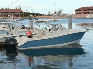 walkaround hors-bord / bi-moteur / de pêche sportive / max. 12 personnes