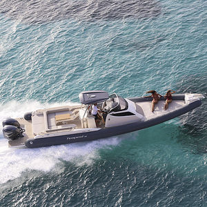 bateau pneumatique hors-bord / bimoteur / semi-rigide / à console centrale