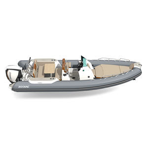 bateau pneumatique hors-bord / semi-rigide / à console centrale / de sport