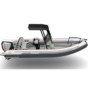 bateau pneumatique hors-bord / semi-rigide / à console centrale / pour la pêche