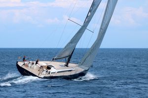 sailing-yacht de croisière / salon de pont / 5 cabines / double barre à roue