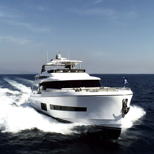 motor-yacht de croisière / à fly / à déplacement / 3 cabines