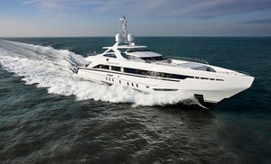 super-yacht à fly / en aluminium / coque semi-planante / 5 cabines