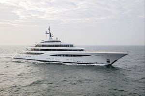 mega-yacht de croisière / avec timonerie / avec héliport