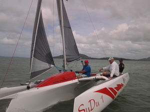 trimaran / de course / cockpit ouvert / en carbone